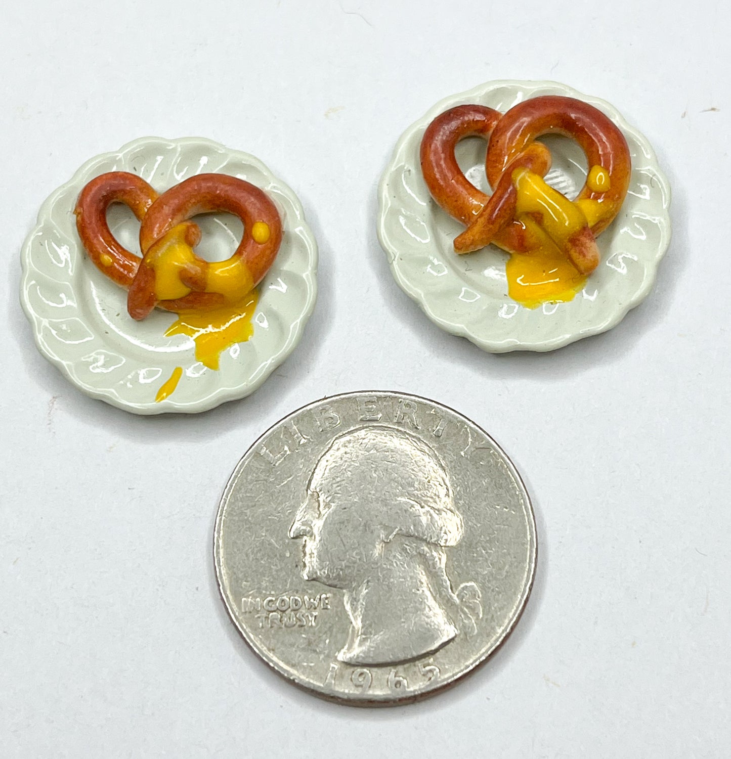 Plated Pretzel Miniature