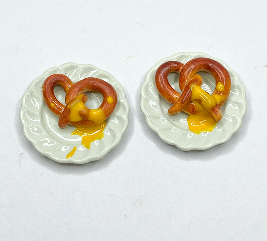 Plated Pretzel Miniature